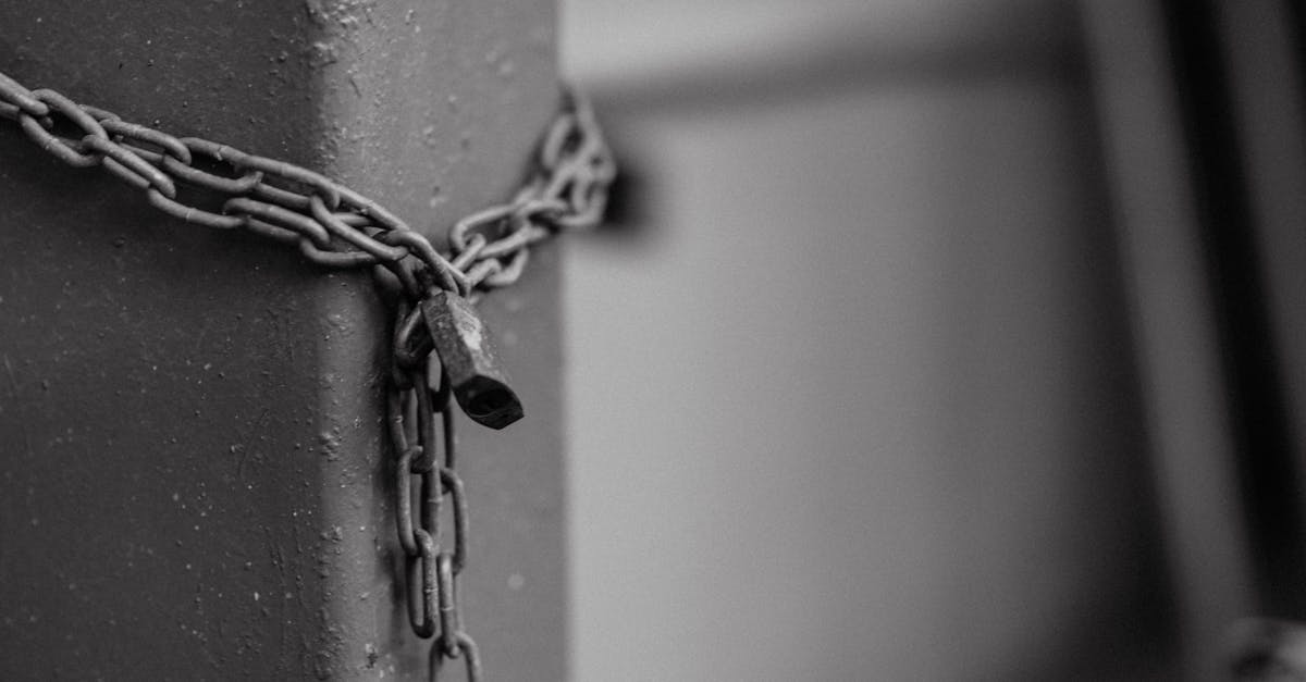 découvrez tout sur le bondage : techniques sécuritaires, conseils pour débuter, exploration des pratiques bdsm et moyens de renforcer la confiance au sein du couple.